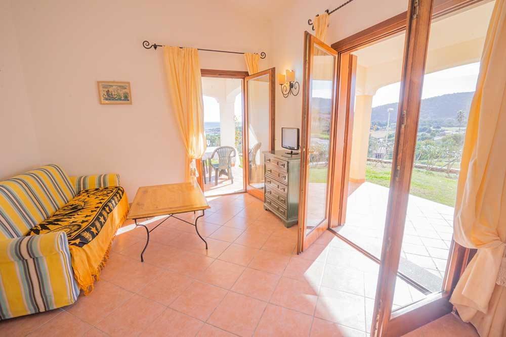 Residence Baia Sant Anna Con Piscina Tanaunella Eksteriør bilde