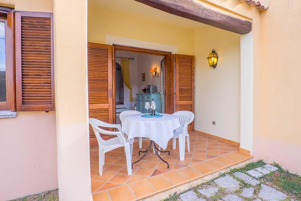 Residence Baia Sant Anna Con Piscina Tanaunella Eksteriør bilde