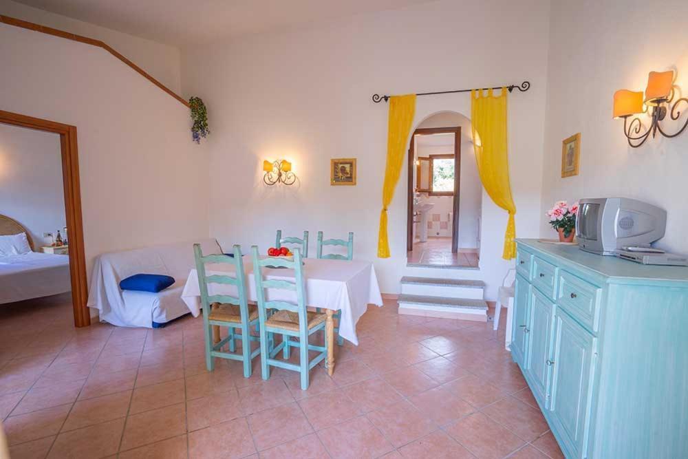 Residence Baia Sant Anna Con Piscina Tanaunella Eksteriør bilde