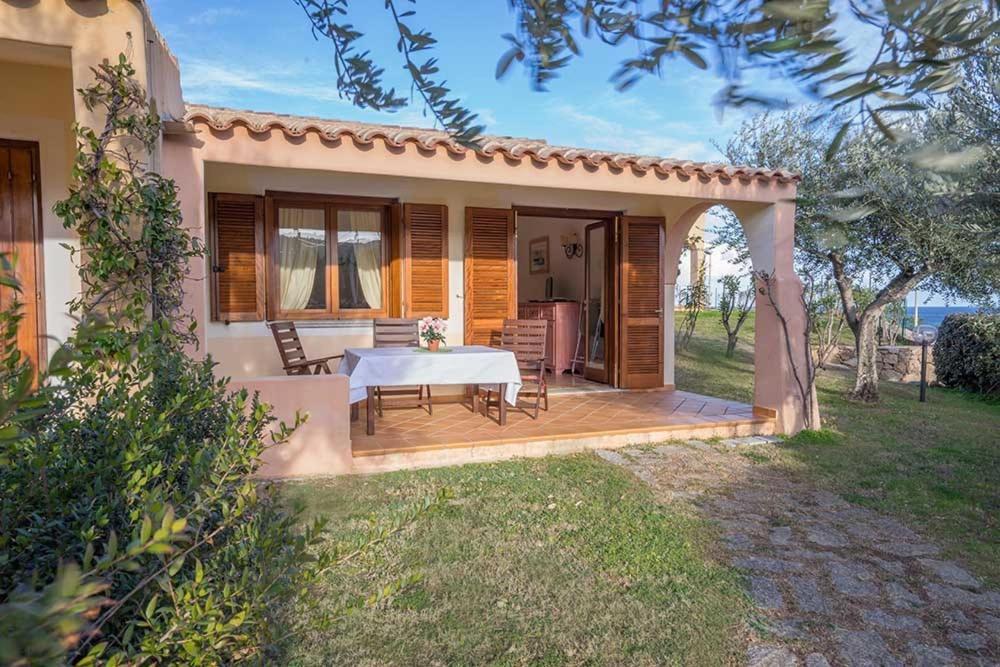 Residence Baia Sant Anna Con Piscina Tanaunella Eksteriør bilde