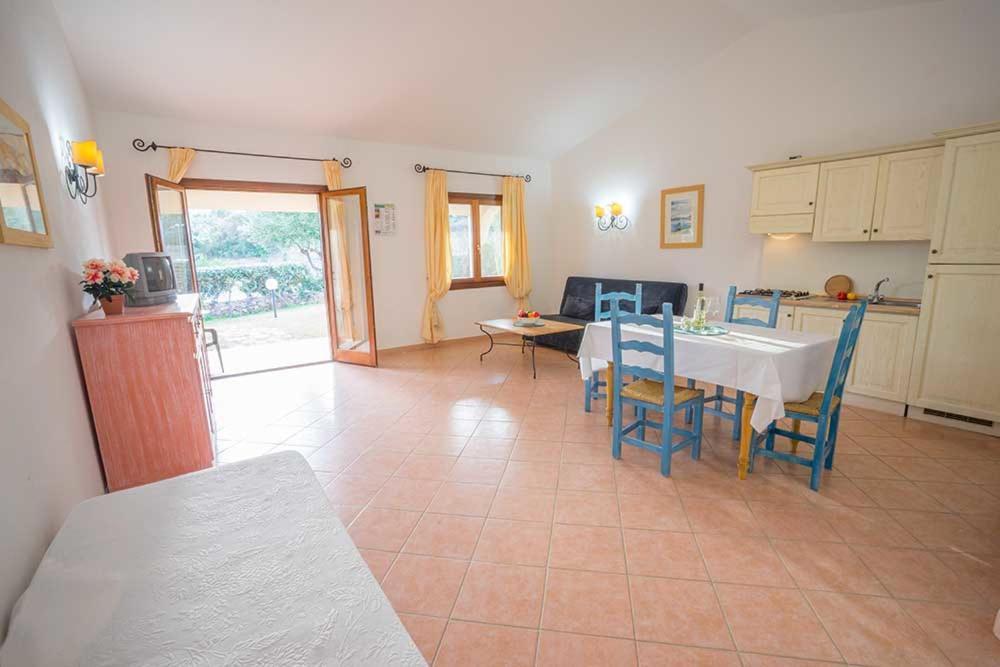 Residence Baia Sant Anna Con Piscina Tanaunella Eksteriør bilde