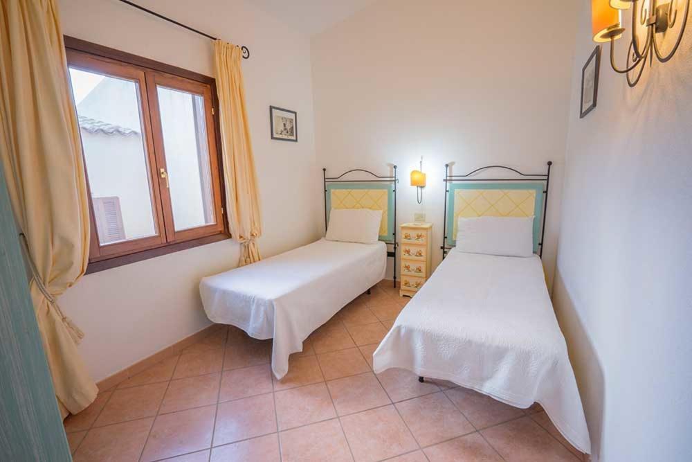 Residence Baia Sant Anna Con Piscina Tanaunella Eksteriør bilde