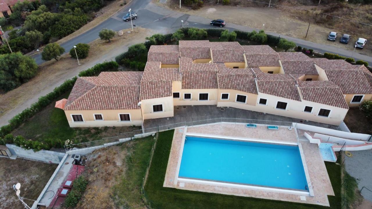 Residence Baia Sant Anna Con Piscina Tanaunella Eksteriør bilde