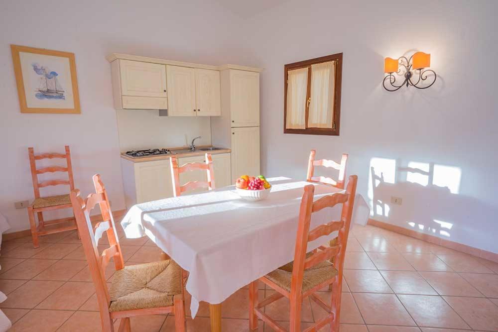 Residence Baia Sant Anna Con Piscina Tanaunella Eksteriør bilde