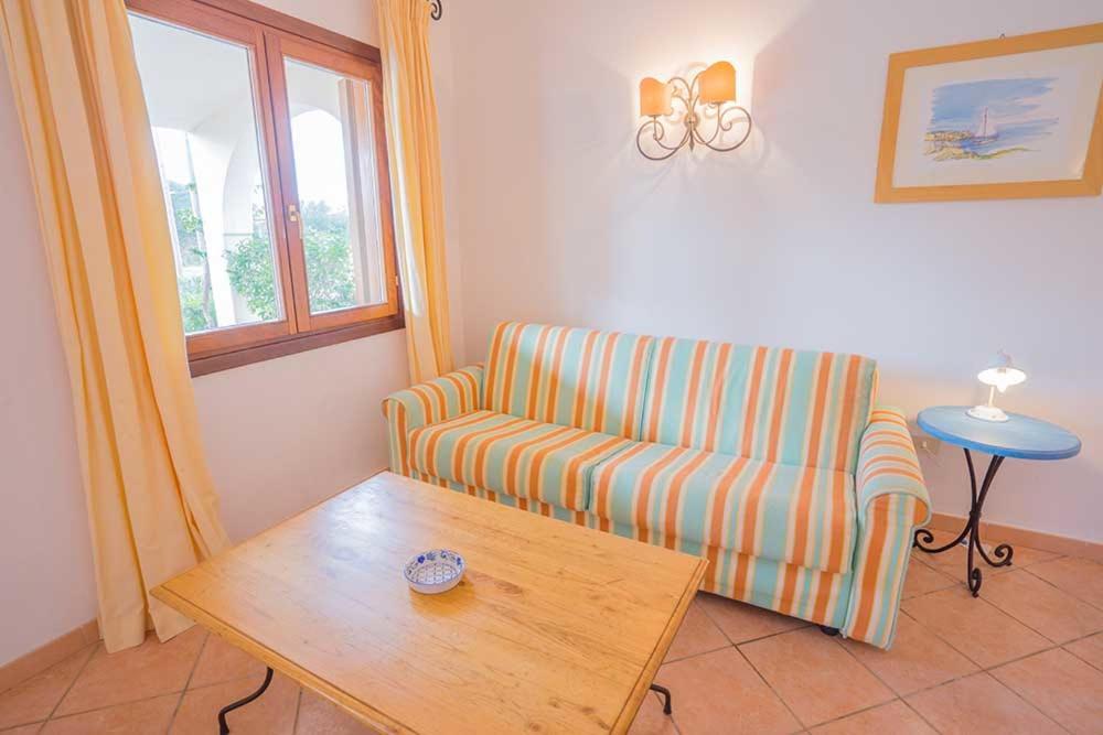 Residence Baia Sant Anna Con Piscina Tanaunella Eksteriør bilde