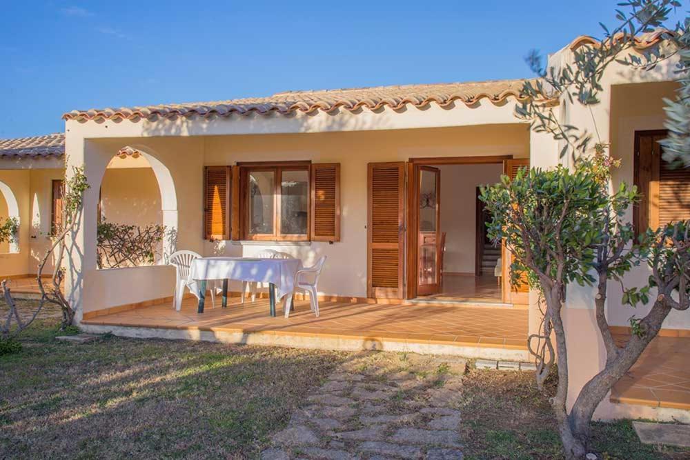 Residence Baia Sant Anna Con Piscina Tanaunella Eksteriør bilde