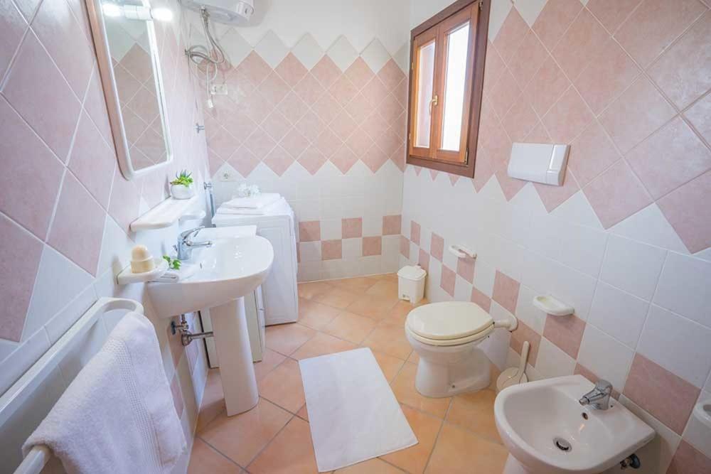 Residence Baia Sant Anna Con Piscina Tanaunella Eksteriør bilde